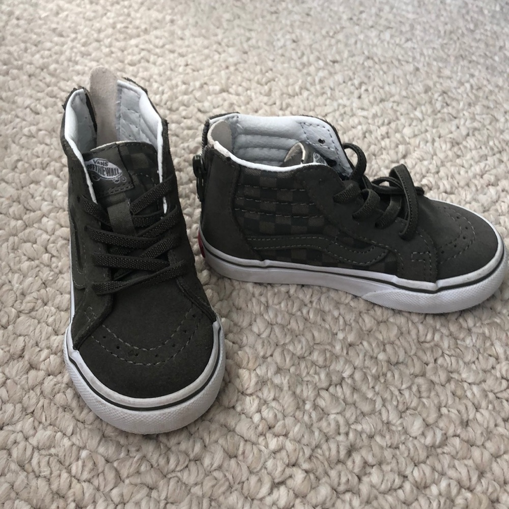 Boys toddler size 7 hightop Vans!